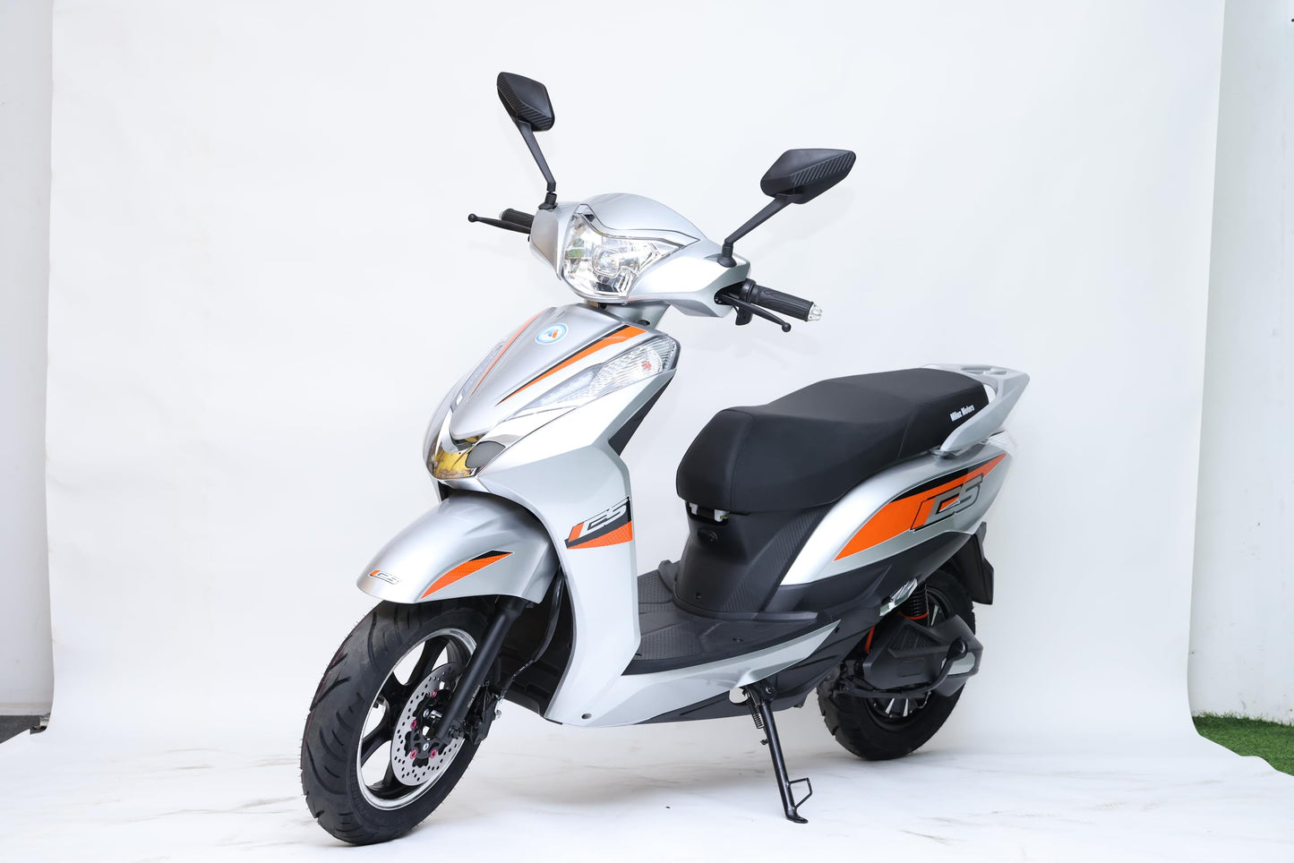 Jozhi CS Silver Electric Scooter for City Commute, Small Size, Battery Powered, Max Speed 60kmph