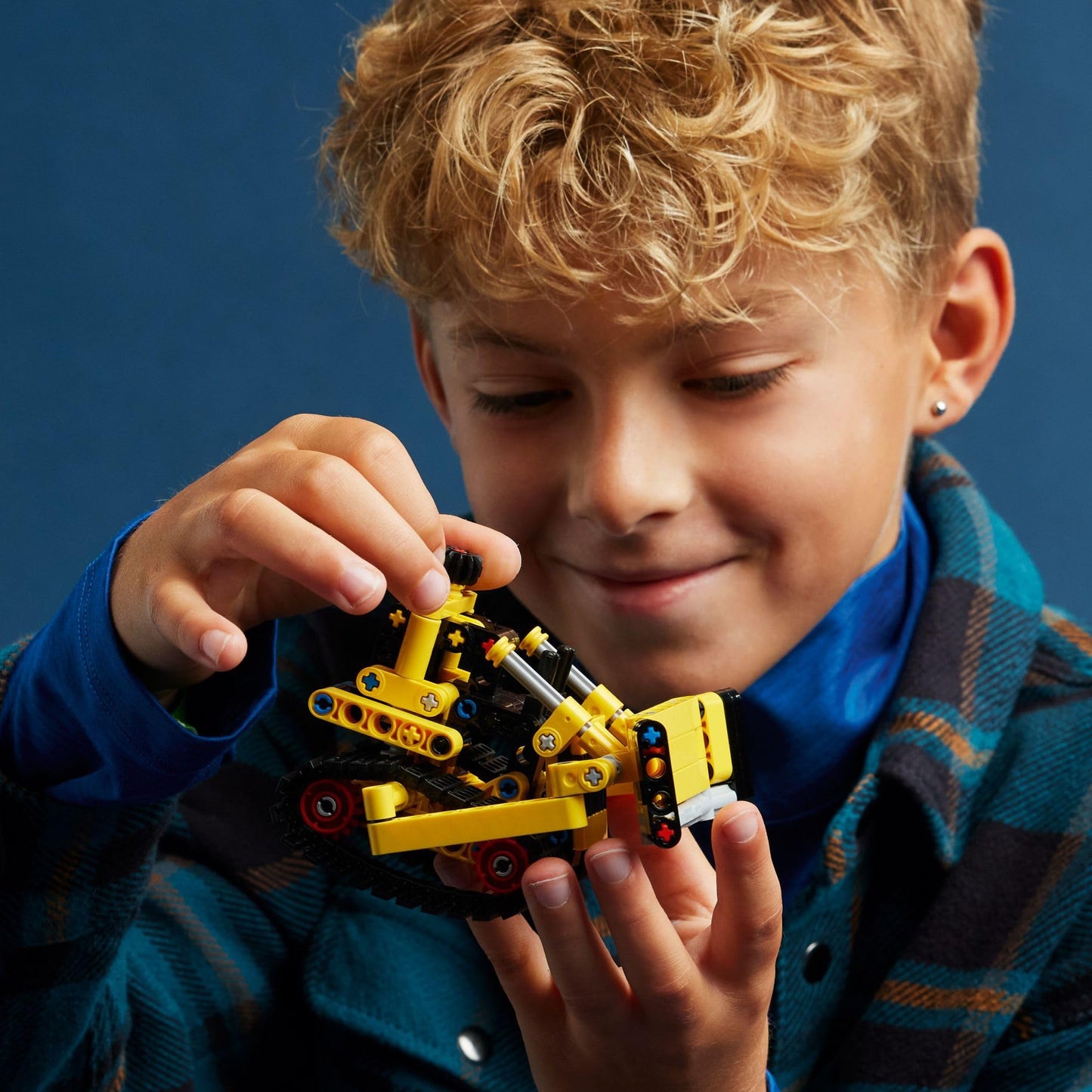 LEGO Technic Heavy-Duty Bulldozer Building Set, Kids� Construction Toy, Vehicle Gift for Boys and Girls Ages 7 and Up, 42163