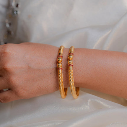Zeraki Jewels Women's Traditional Gold Plated Sheetal Bangle (Set of 2) 