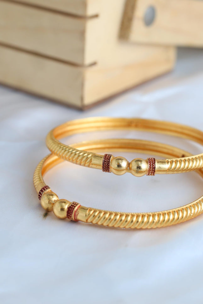 Zeraki Jewels Women's Traditional Gold Plated Sheetal Bangle (Set of 2) 