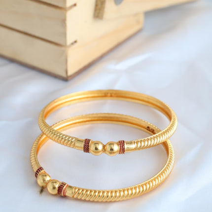 Zeraki Jewels Women's Traditional Gold Plated Sheetal Bangle (Set of 2) 