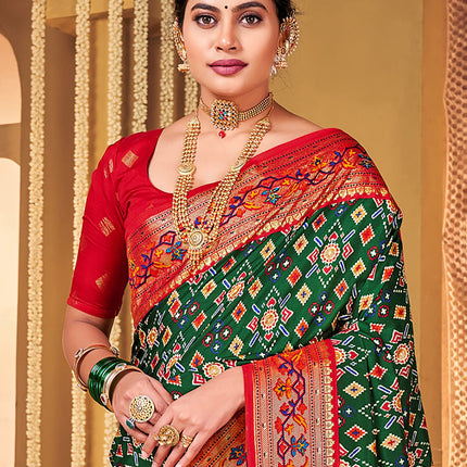 AKHILAM Women's Soft Patola Silk Ikat Print Golden Zari Border Saree With Unstitched Blouse Piece (Green_SMNGLM1005_SS) 