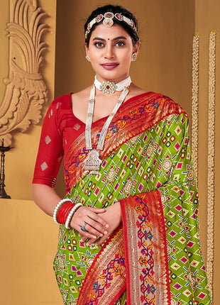 AKHILAM Women's Soft Patola Silk Ikat Print Golden Zari Border Saree With Unstitched Blouse Piece (Green_SMNGLM1002_SS) 