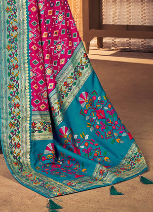 AKHILAM Women's Soft Patola Silk Ikat Print Golden Zari Border Saree With Unstitched Blouse Piece (Pink_SMNGLM1004_SS) 