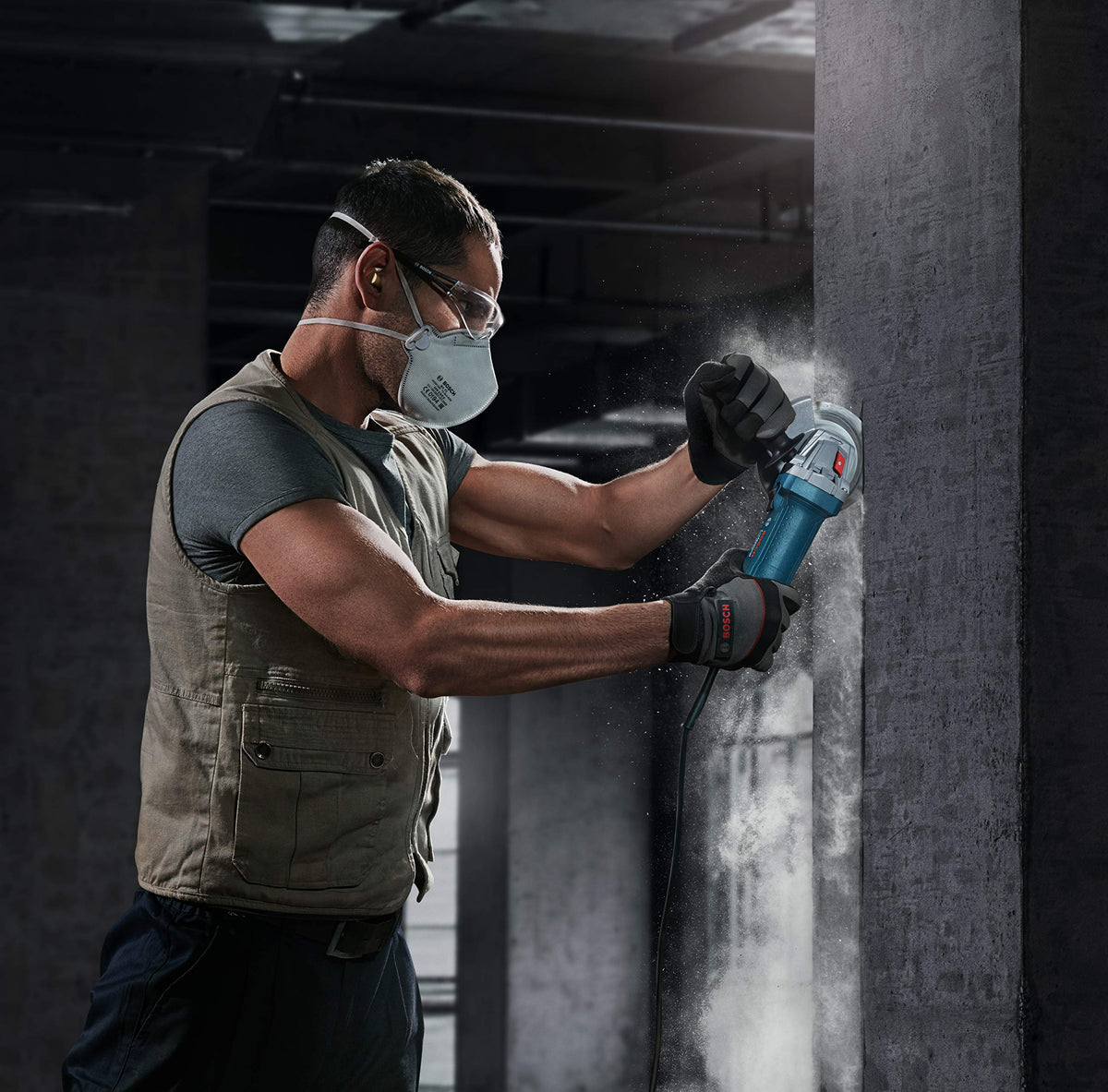 Bosch GWS 900-100 Heavy Duty Electric Angle Grinder, 900W, M10, 100 mm Disc Dia., Lockable Switch, Direct Cooling, 1.9 kg + Wrench, Protective Guard & Auxiliary Handle, 1 Year Warranty 