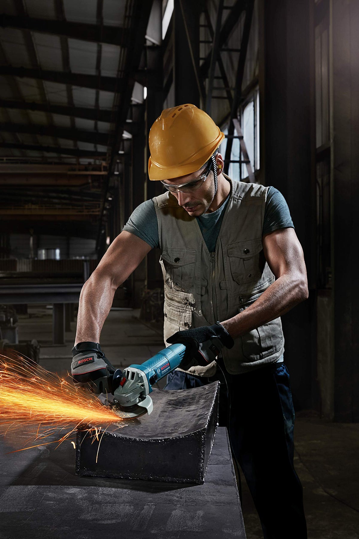 Bosch GWS 900-100 Heavy Duty Electric Angle Grinder, 900W, M10, 100 mm Disc Dia., Lockable Switch, Direct Cooling, 1.9 kg + Wrench, Protective Guard & Auxiliary Handle, 1 Year Warranty 