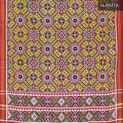 Garvi Gurjari Yellow and Maroon Handwoven Double Ikat Silk Dupatta | Handloom Dupatta | Patan Patola | Length 2.5mtr 