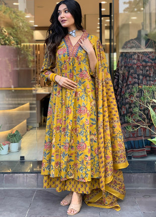 GoSriKi Women's Rayon Blend Anarkali Printed Kurta with Pant & Dupatta & Dupatta (CIA Yellow-GS_XL_Yellow_X-Large) 