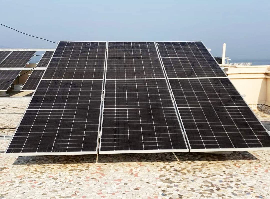 II WAAREE II Bifacial 550 Watt Pack of 4 II High Efficiency II Dual Glass Bifacial Mono PERC Solar Panel II 144 Half-Cut VOC 49.16 Premium Energy Generation, (Pack of 4) (Bifacial 550 Watt, 2.2kW) 