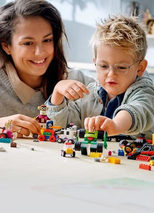 LEGO Classic Bricks&Wheels 11014 Kids' Building Kit (653 Pcs),Multicolor 