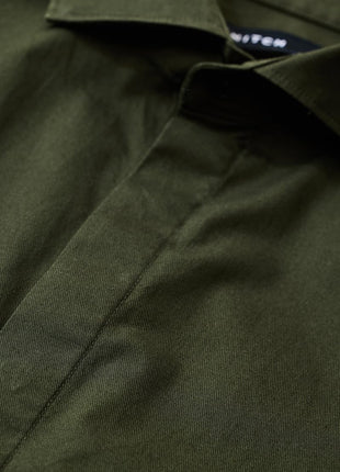 SNITCH Men's Casual Shirt | Slim Fit Full Sleeve Classic Collar Solid Pattern | Premium Cotton Blend & Breathable Fabric for Everyday & Semi-Formal Wear | Dark Green 