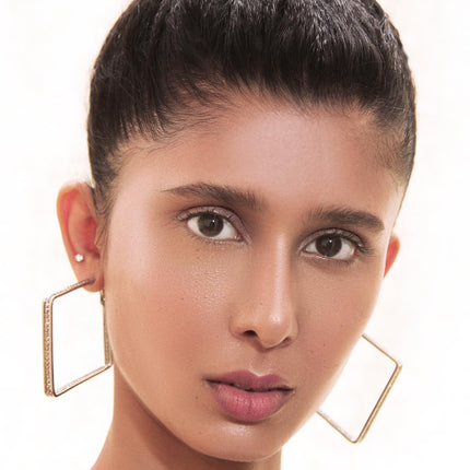 SUGAR Cosmetics Bling Leader Illuminating Moisturizer | Strobe Cream with Vitamin E | Lightweight | Protects against Pollution | 25ml - 02 Pink Trippin 