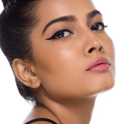 SUGAR Cosmetics Gloss Boss 24Hr Glossy Eyeliner Gel With Brush | Smudeproof & Waterproof - 01 Back In Black (Black Eyeliner) | 3Ml 