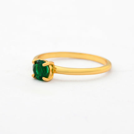WOO YOU Round Emerald Zirconia Stacker Ring Band, Gift for Women and Girls, 1 Year Warranty, Modern Design, Birthday & Special Occasion Gift, Aesthetic Jewellery, Accessories for Everyday Wear (9.5) 