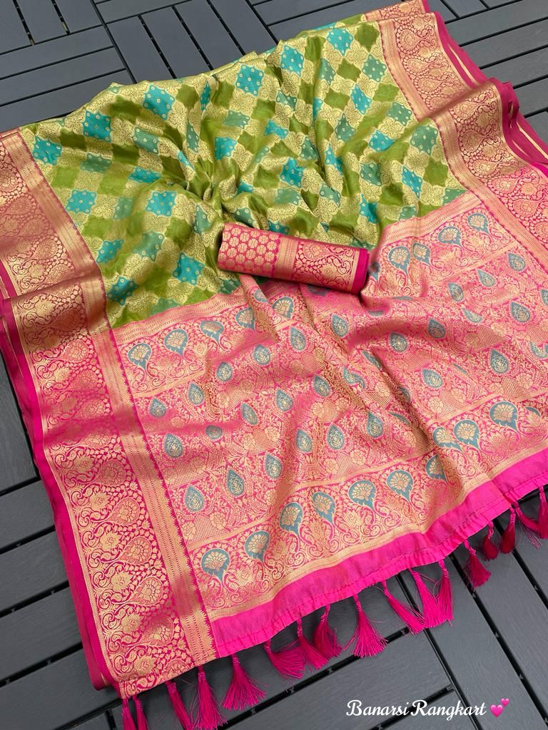 Banarasi Katan Silk Handloom Rangkart Saree - Light green Texture
