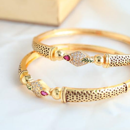 Zeraki Jewels Women's Traditional Gold Plated Gayatri Bangle (Set of 2) 