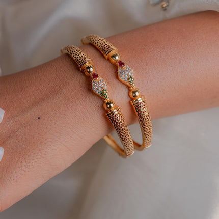 Zeraki Jewels Women's Traditional Gold Plated Gayatri Bangle (Set of 2) 