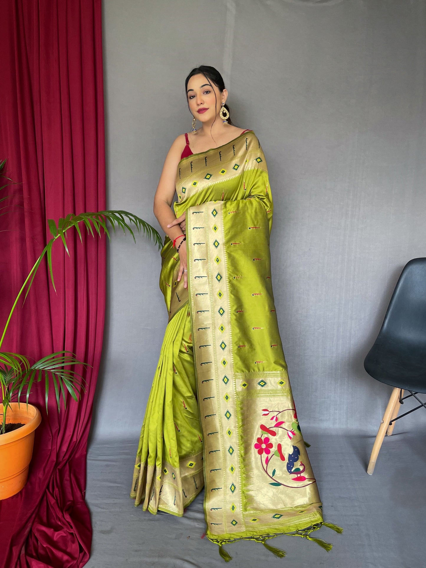 Muniya Paithani Silk Woven Saree Icky Green Saris & Lehengas