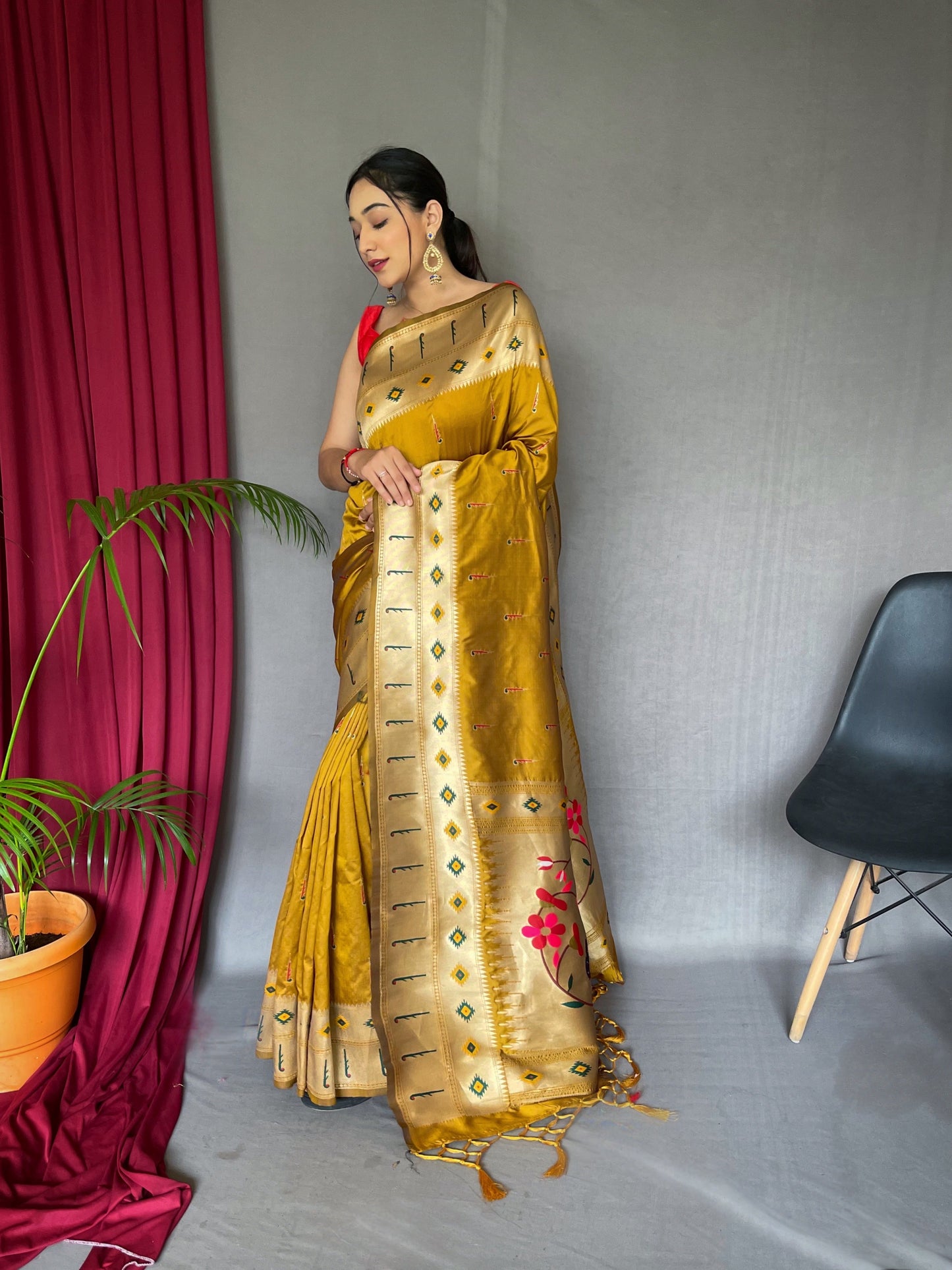 Muniya Paithani Silk Woven Saree Dark Gold Saris & Lehengas
