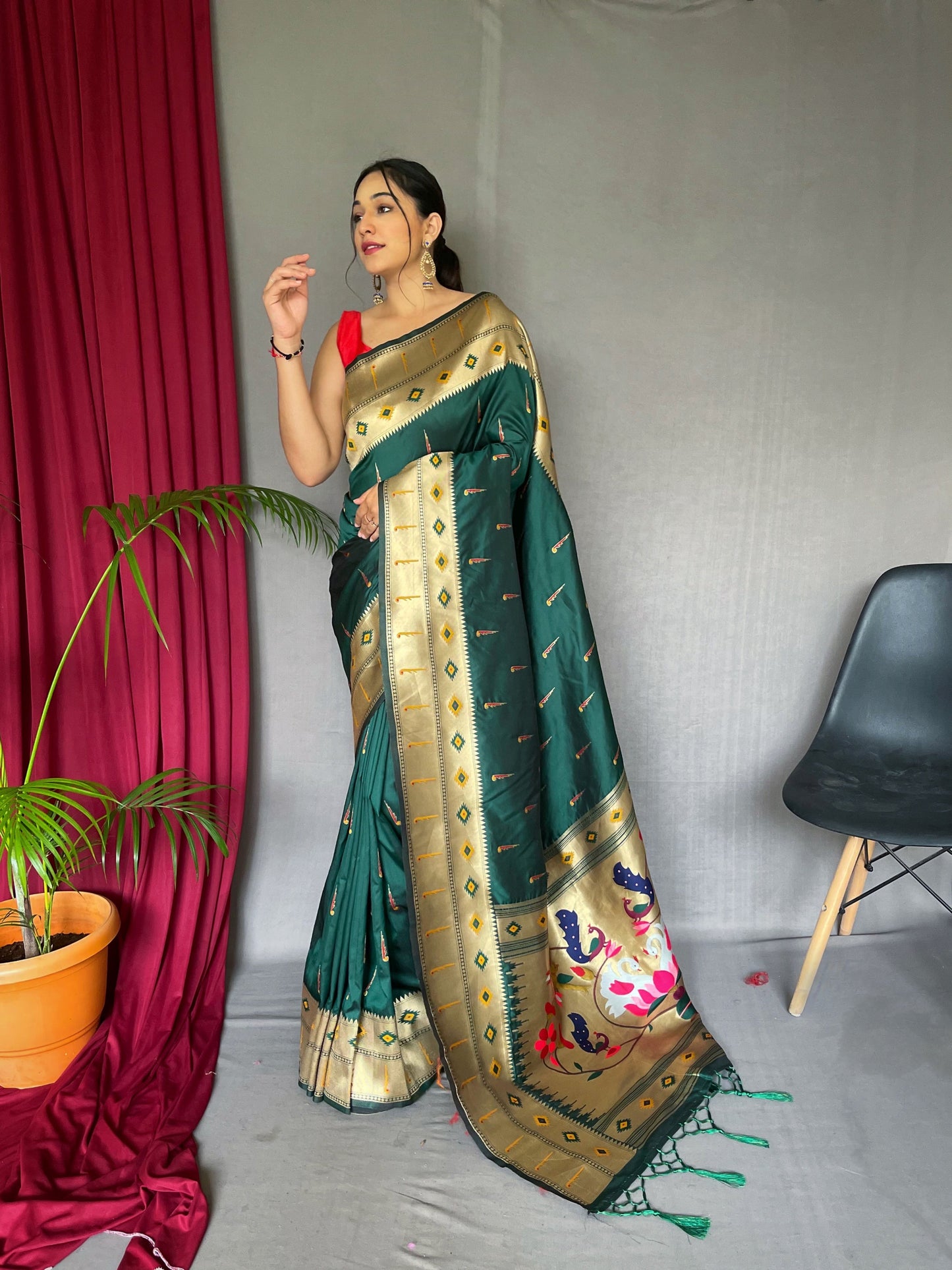 Muniya Paithani Silk Woven Saree Green Pea Saris & Lehengas
