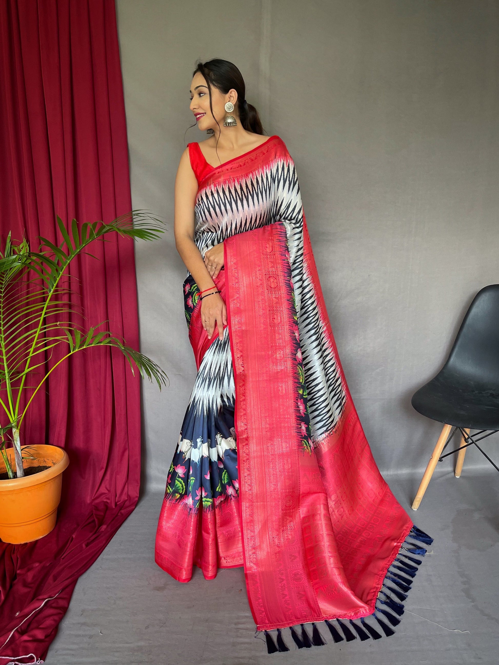 Shrikala Gala Chevron Kalamkari Printed Woven Saree Saris & Lehengas