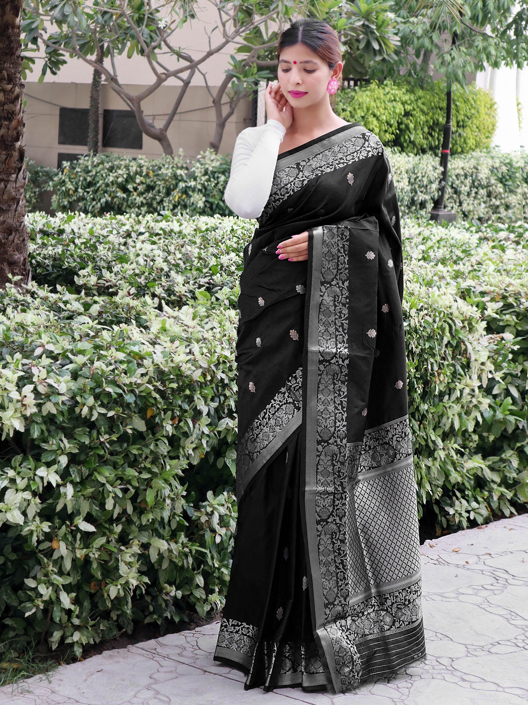 Riwaz Soft Silk Woven Black Saris & Lehengas