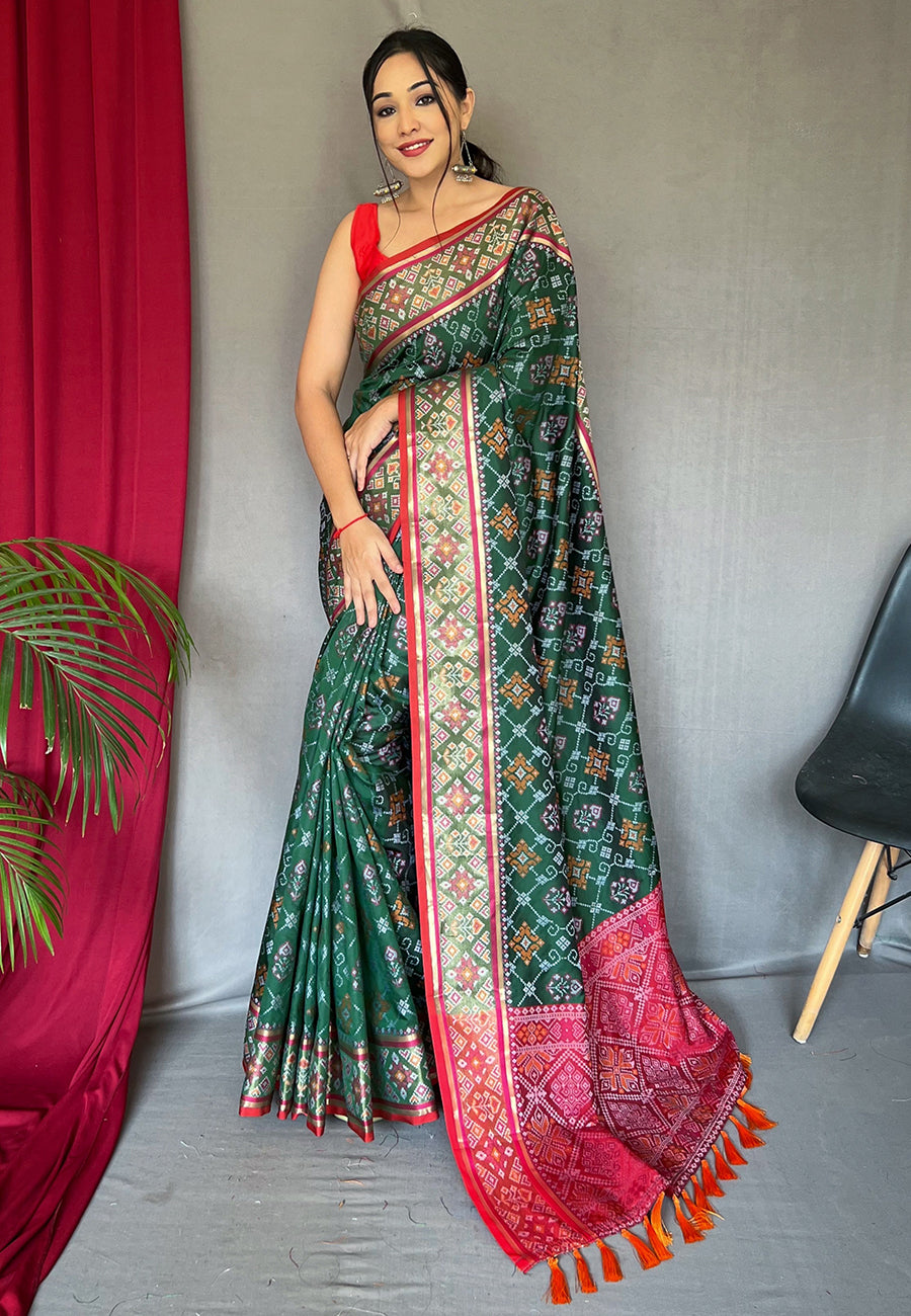 Rangeen Patola Contrast Woven Silk Saree Jungle Green Saris & Lehengas