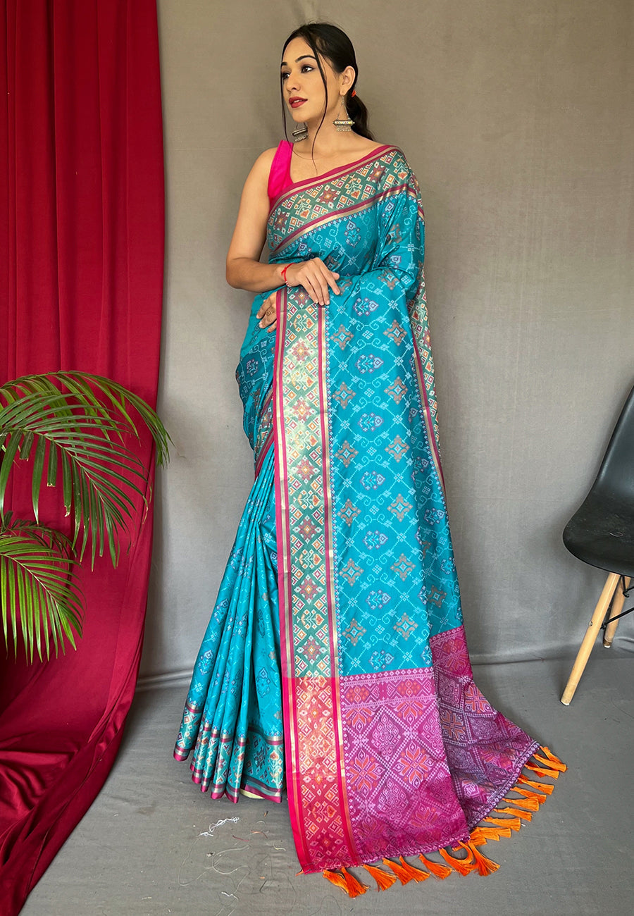 Rangeen Patola Contrast Woven Silk Saree Deep Aqua Saris & Lehengas