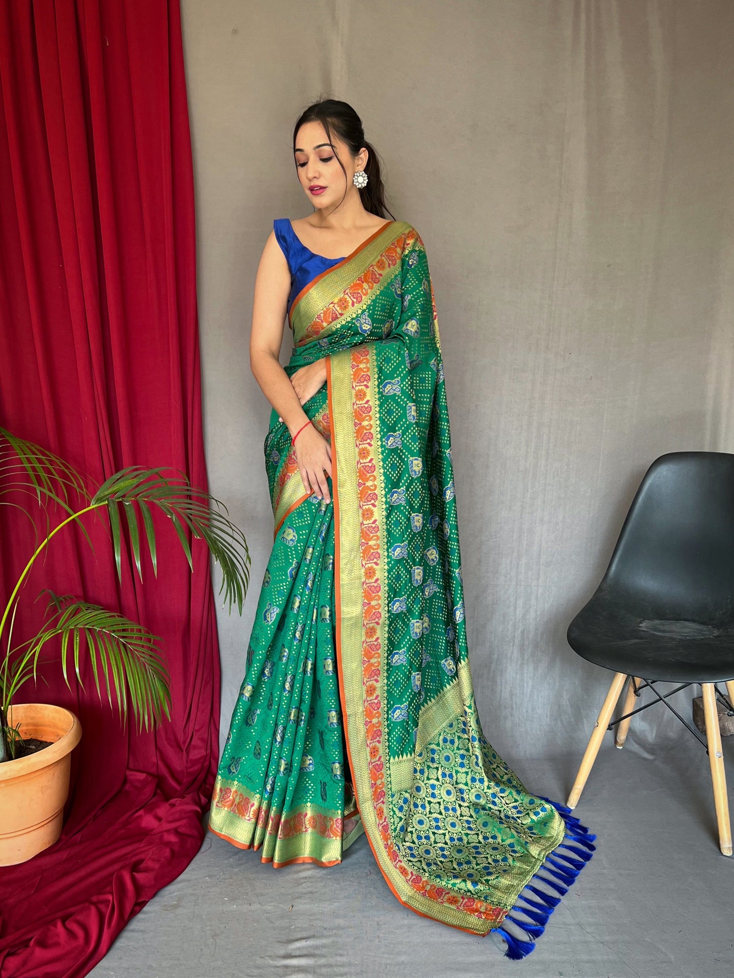 Kutch Patola Silk Woven Saree Green Saris & Lehengas