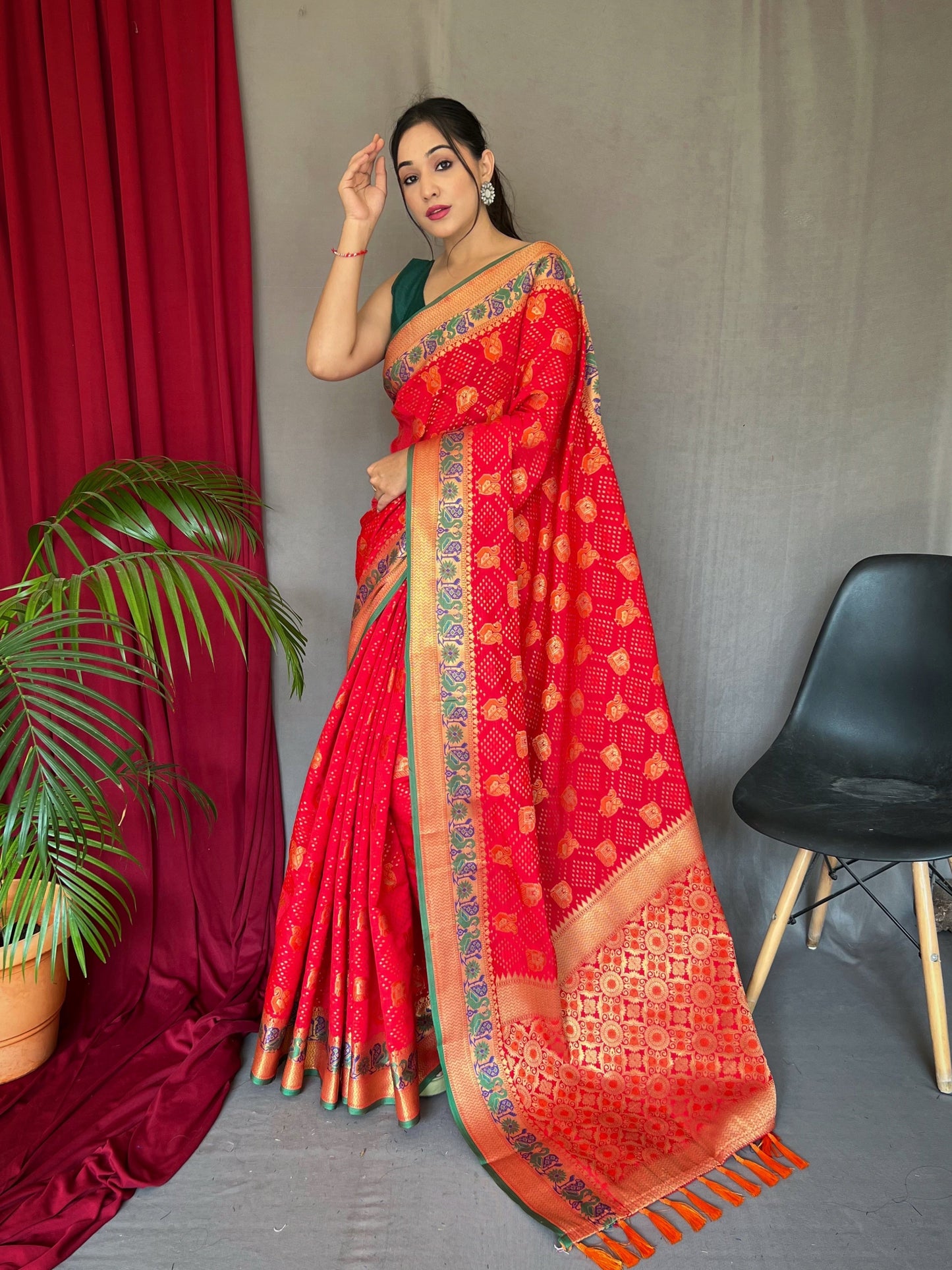 Kutch Patola Silk Woven Saree Red Saris & Lehengas